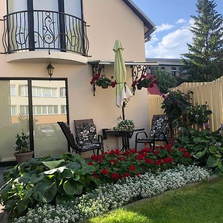 Guest House Nika - Cottages And Rooms In The Heart Of Palanga City Center Bagian luar foto