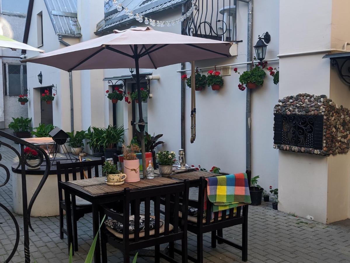 Guest House Nika - Cottages And Rooms In The Heart Of Palanga City Center Bagian luar foto