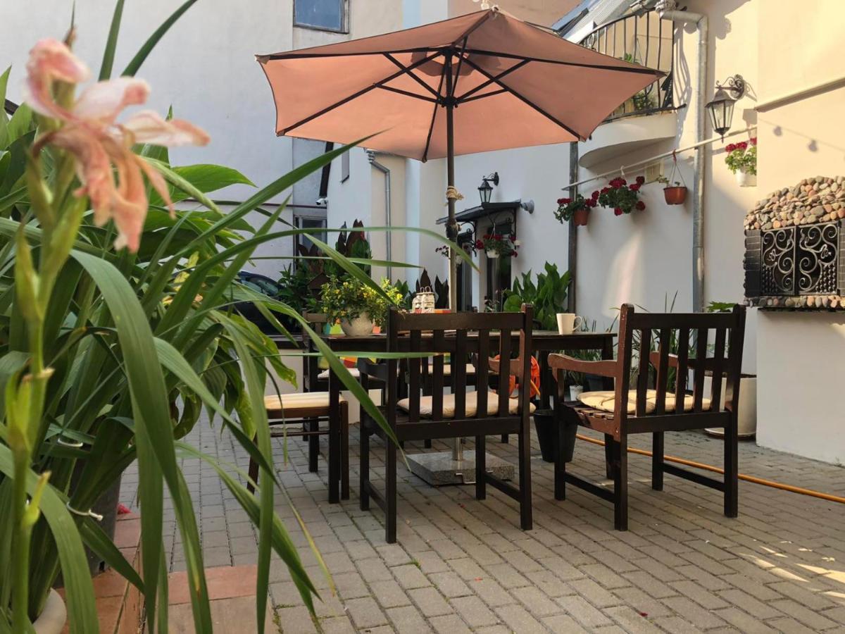 Guest House Nika - Cottages And Rooms In The Heart Of Palanga City Center Bagian luar foto