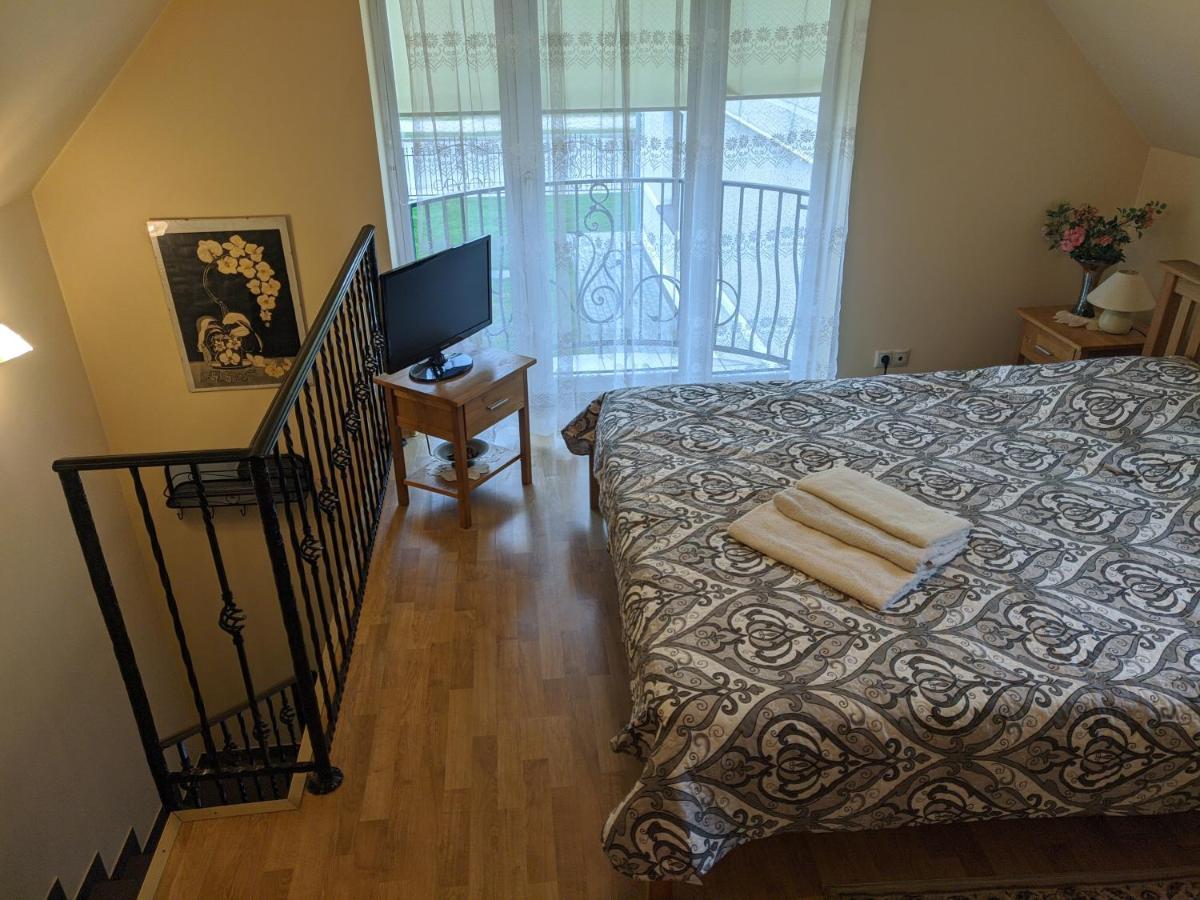 Guest House Nika - Cottages And Rooms In The Heart Of Palanga City Center Bagian luar foto