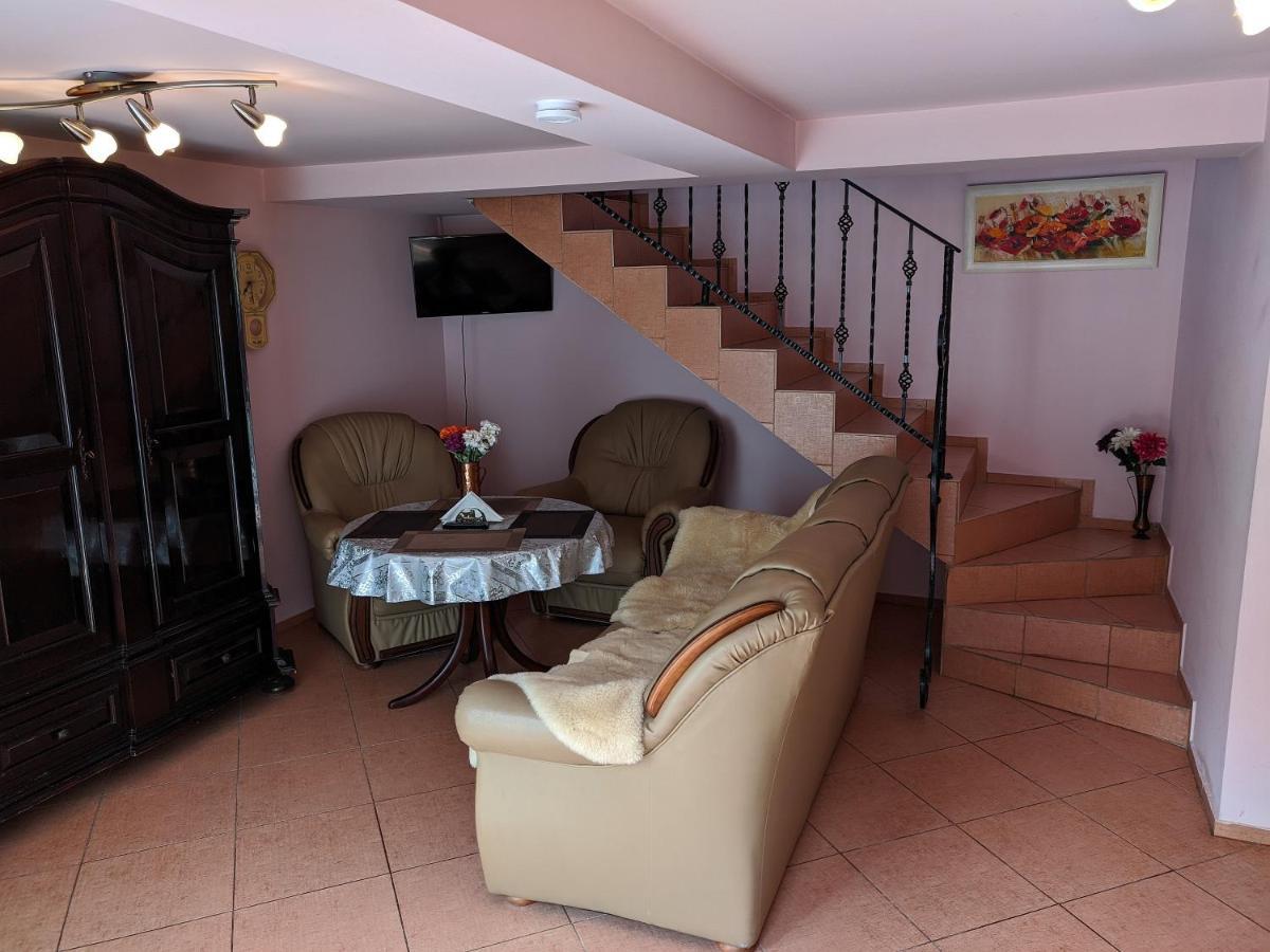 Guest House Nika - Cottages And Rooms In The Heart Of Palanga City Center Bagian luar foto