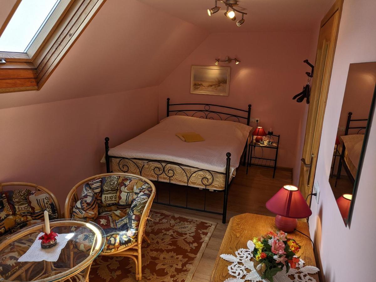 Guest House Nika - Cottages And Rooms In The Heart Of Palanga City Center Bagian luar foto