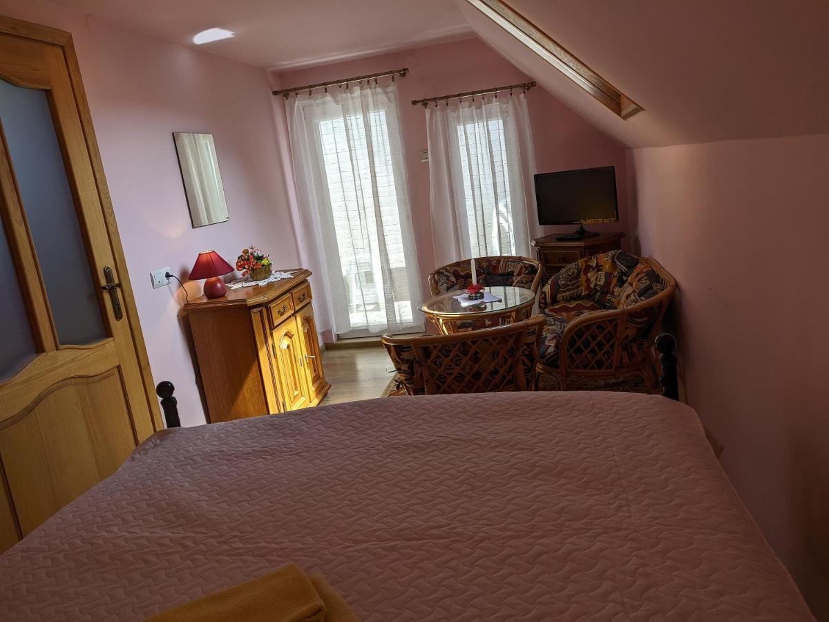 Guest House Nika - Cottages And Rooms In The Heart Of Palanga City Center Bagian luar foto