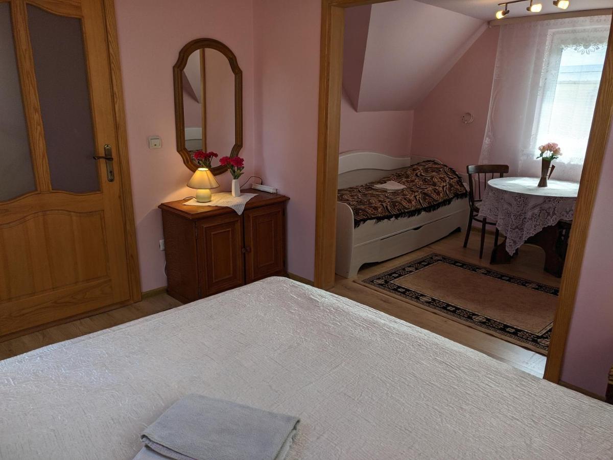 Guest House Nika - Cottages And Rooms In The Heart Of Palanga City Center Bagian luar foto