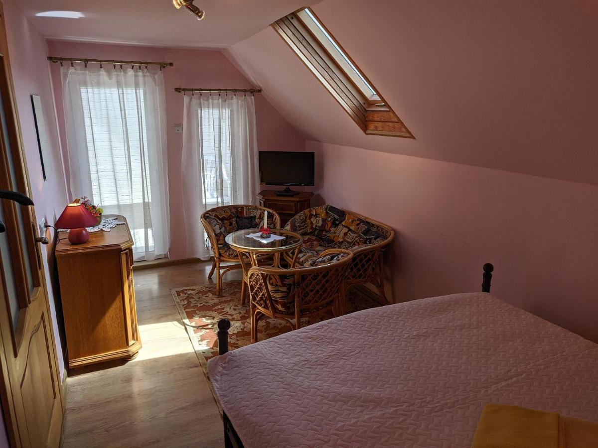 Guest House Nika - Cottages And Rooms In The Heart Of Palanga City Center Bagian luar foto