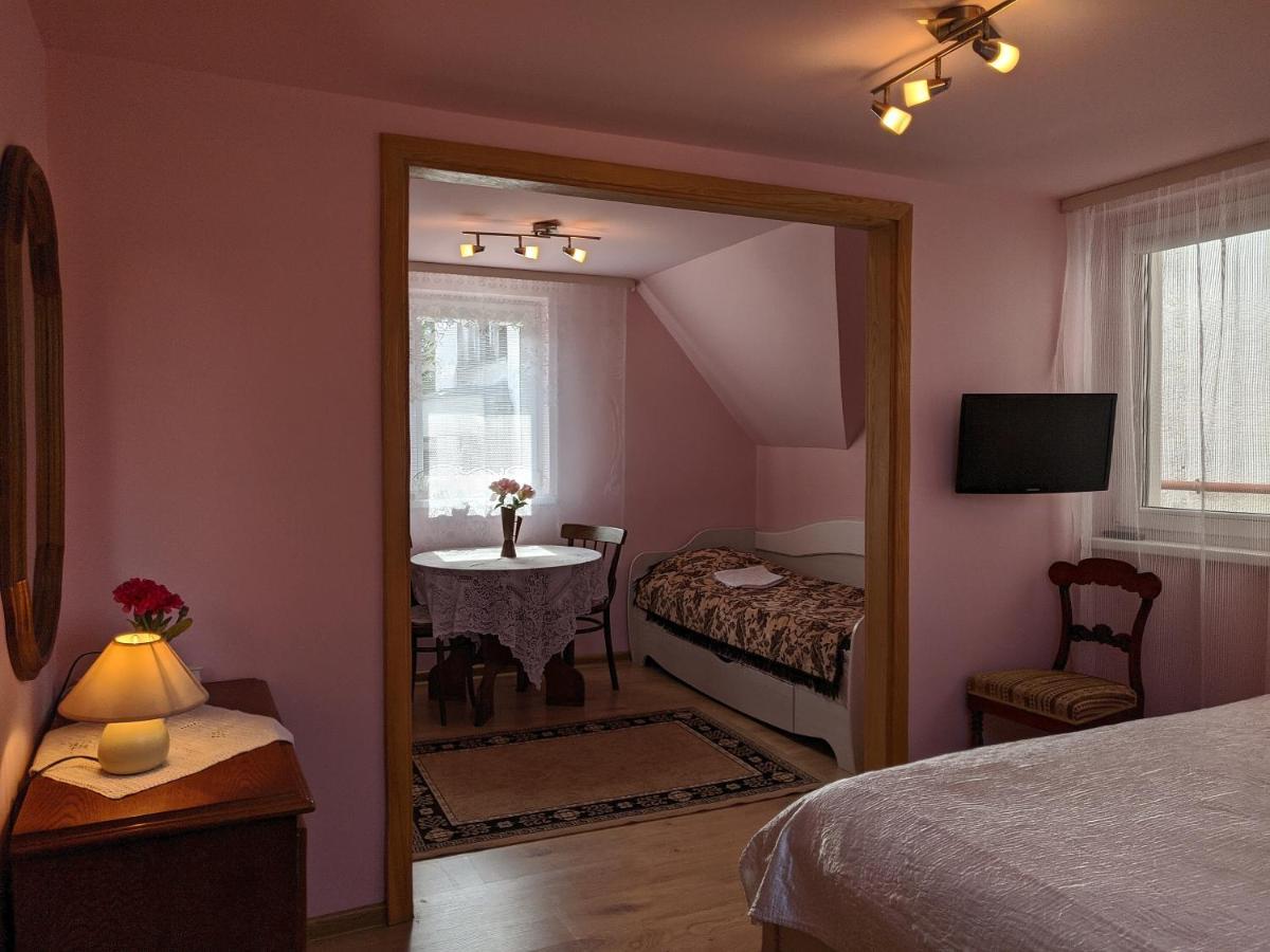 Guest House Nika - Cottages And Rooms In The Heart Of Palanga City Center Bagian luar foto