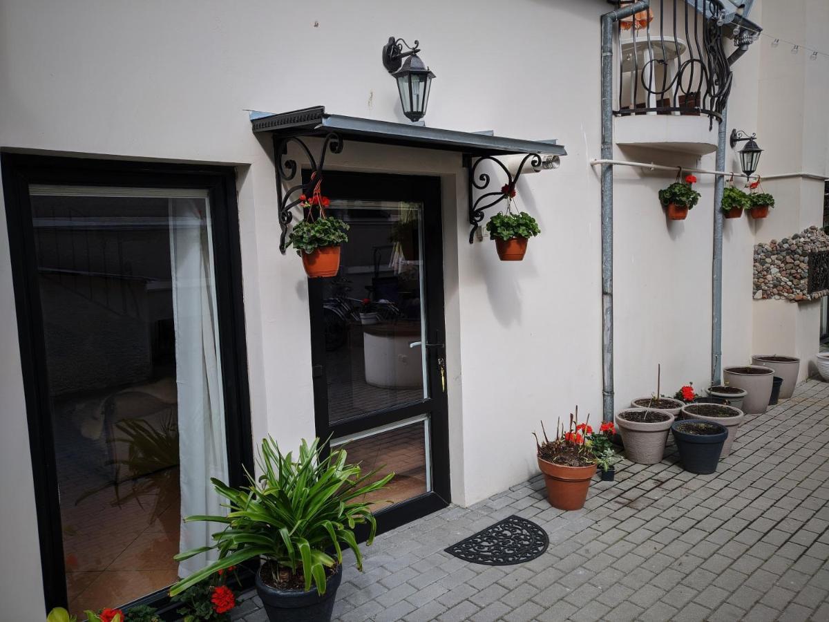 Guest House Nika - Cottages And Rooms In The Heart Of Palanga City Center Bagian luar foto